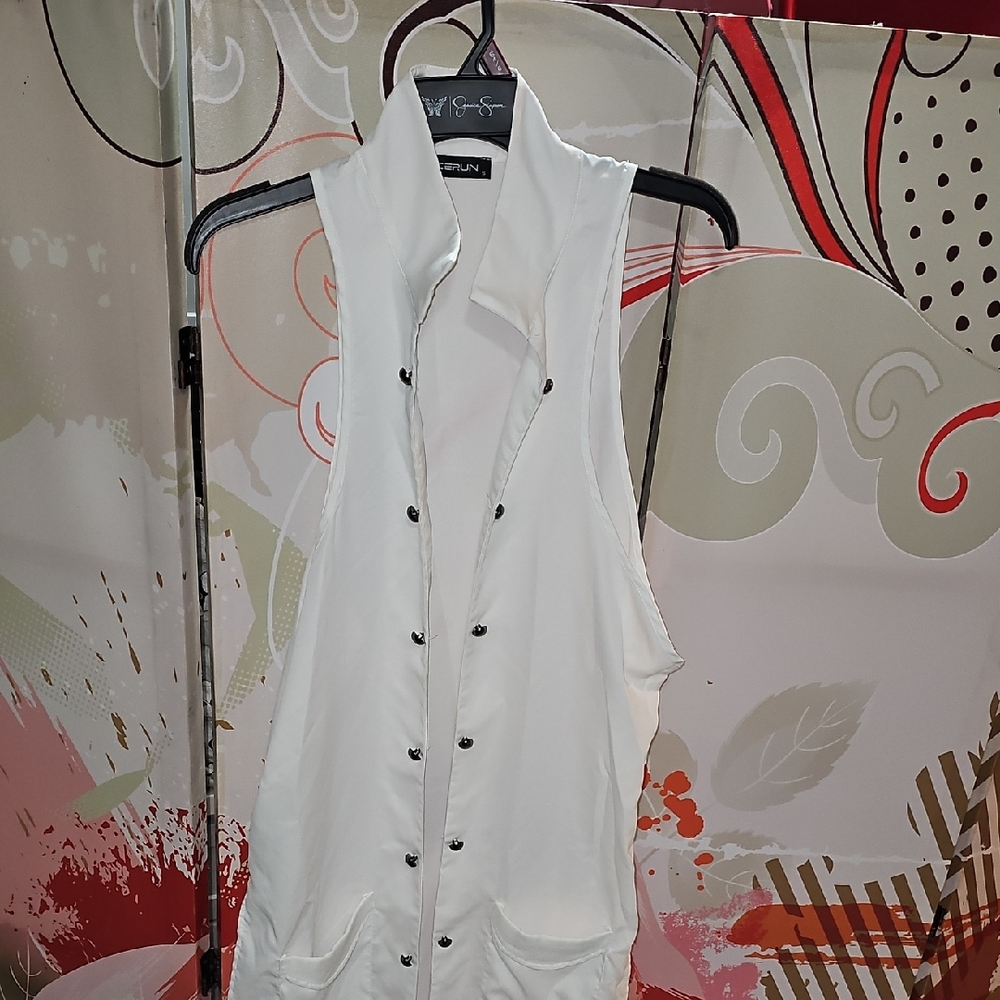 Elegant White Sleeveless Button-Down Shirt